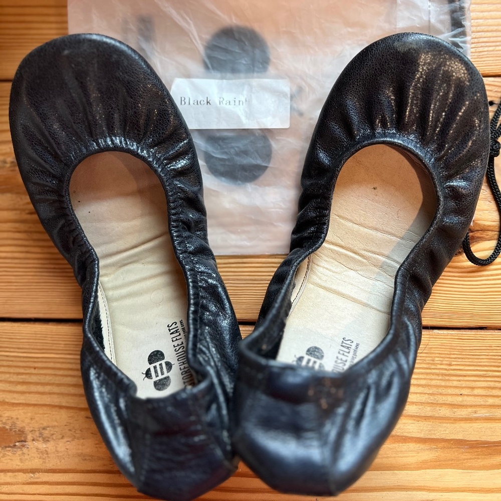 Storehouse Flats - Black Rainbow